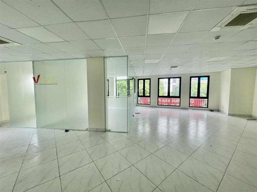 Chính chủ cho thuê văn phòng tại duy tân tại quận cầu giấy, dt 150m2 giá chỉ 28tr,  0972 524 ***