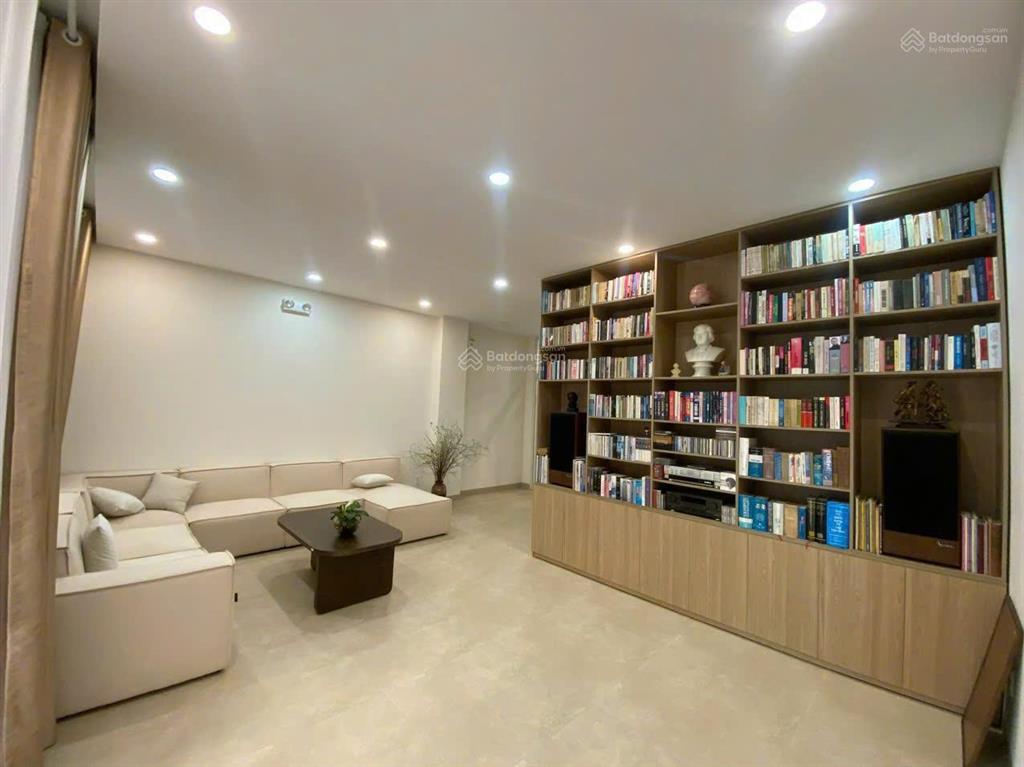 Biệt thự mới tp đà lạt, khu phố sang trọng, cảnh quan đẹp, gần hồ xuân hương. giá 22 tỷ