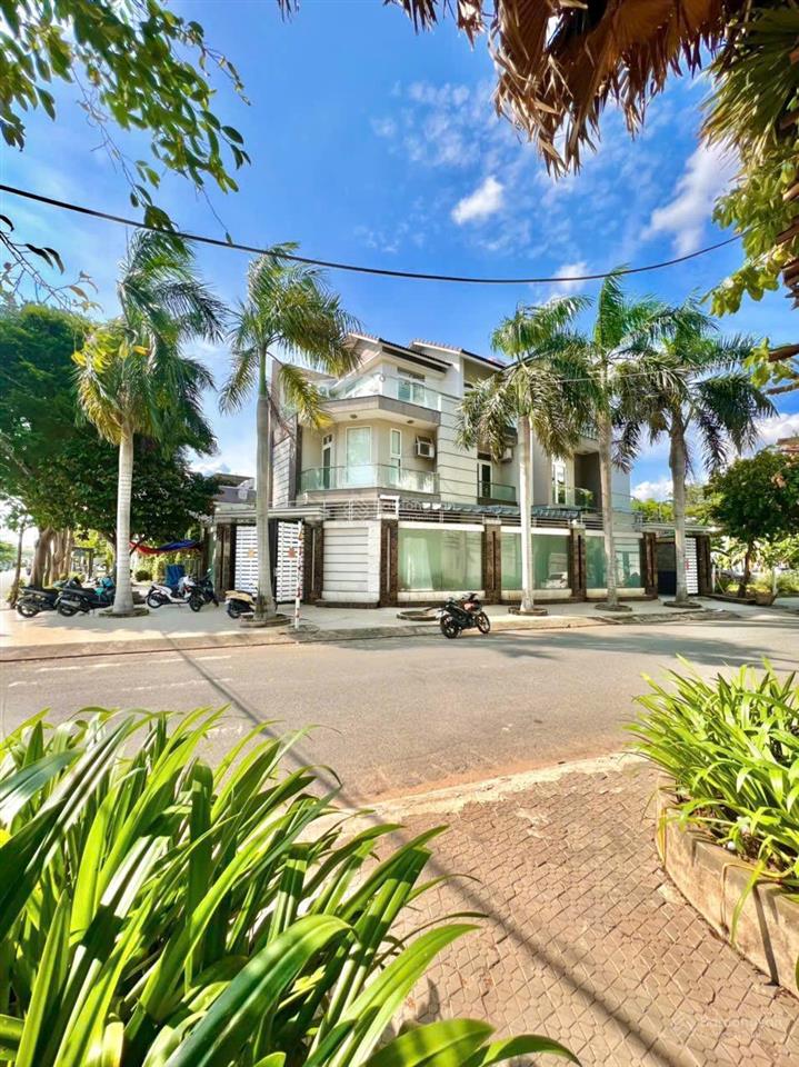 Cho thuê biệt thự đẹp 4pn, 5wc, 200m2 tại đ.số 13b, bình trị đông b, bình tân. nhà cạnh aeon bt