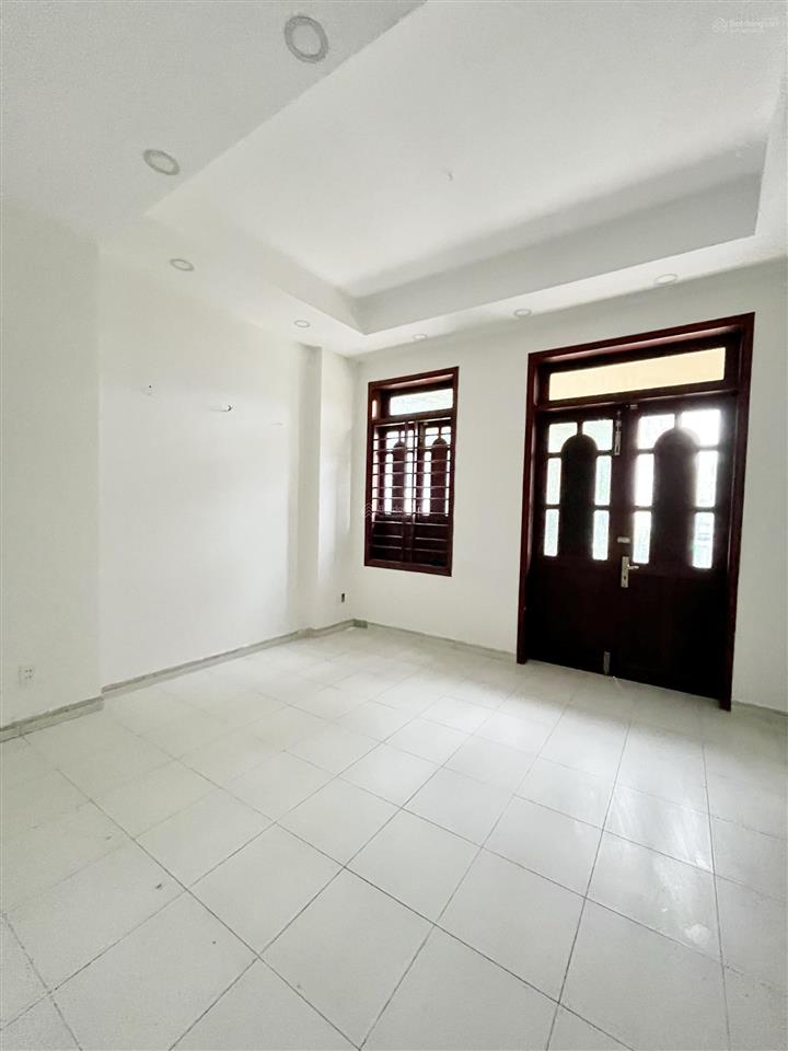 Cho thuê nhà mặt tiền đường tên lửa 4,5x20m 3 lầu có thang máy gần aeon bình tân, vị trí sầm uất