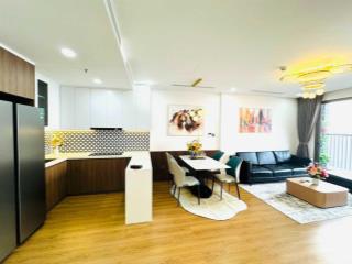 Gia đình cần bán gấp căn hộ sun square, dt 107m2, tầng trung view thoáng, sổ đỏ cầm tay giá 6,5 tỷ