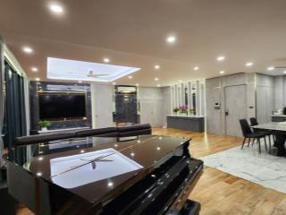 Bán gấp căn 2pn vinhomes metropolis, tầng trung ban công đn, view thành phố, có slot oto