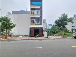 Bán nhà mới 1t3l 5x15m hoàn công, đường d6 kdc phú hồng thịnh 6 p.bình an, full nội thất