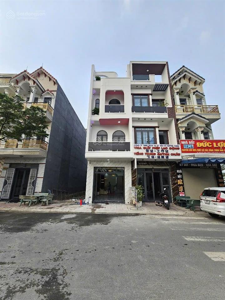 Bán nhà mới 1t2l 4x17.5m hoàn công, đường n1 kdc phú hồng đạt p. bình chuẩn, full nội thất