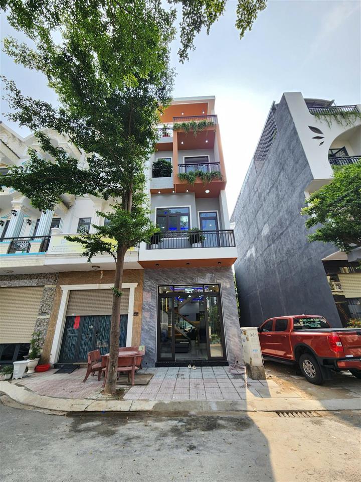 Bán nhà mới 1t2l 4x19.3m, đường d5 kdc phú hồng khang p. bình chuẩn, fulll nội thất