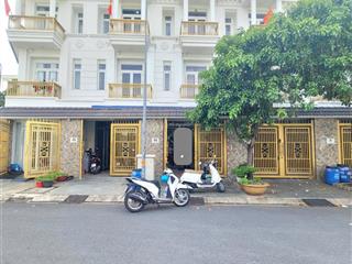 Bán nhà 1t2l 4x17m hoàn công, đường d2 kdc hoàng hùng p. đông hòa