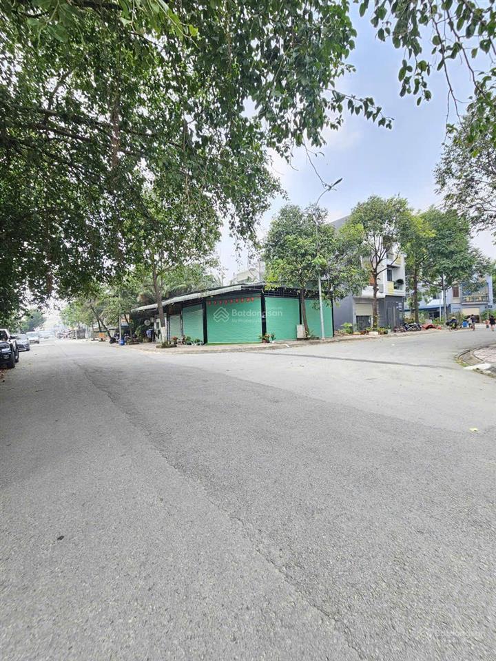 Bán căn góc cấp 4 (10.5x17m), đường số 11 kdc thanh bình p. bình hòa