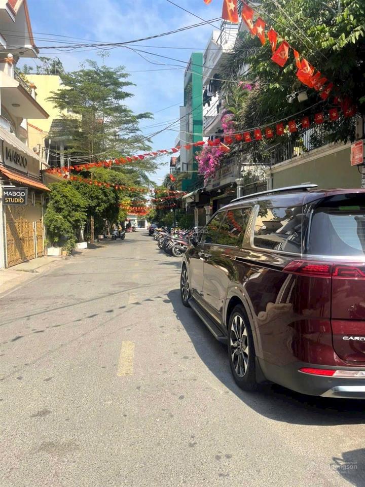 Nhà gần chợ căn cứ đường 10m dương quảng hàm 5x18m trệt lầu, 3pn 2wc, giá 17 triệu tl