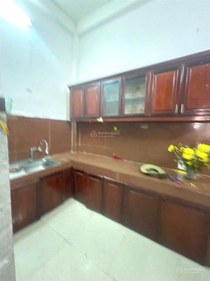 Nhà gần chợ căn cứ đường 10m dương quảng hàm 5x18m trệt lầu, 3pn 2wc, giá 17 triệu tl