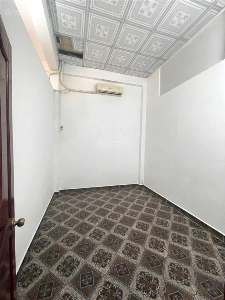 Nhà gần chợ căn cứ đường 10m dương quảng hàm 5x18m trệt lầu, 3pn 2wc, giá 17 triệu tl