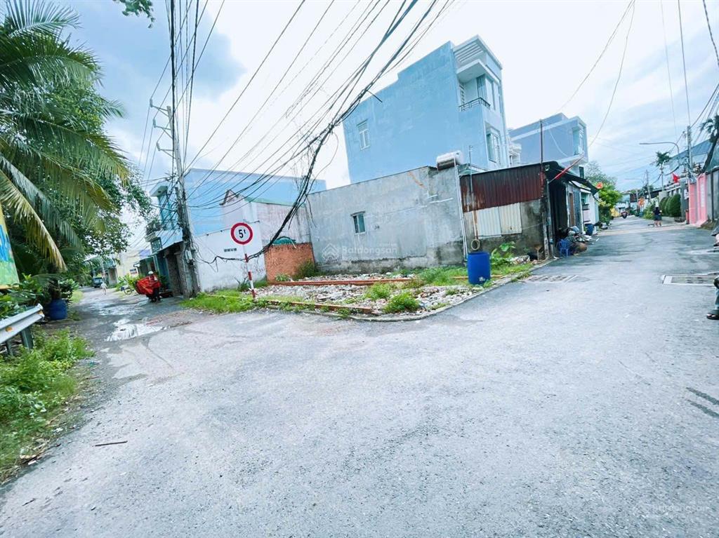 Bán lô góc 2 mặt tiền đường lớn (4,9x14m2)  kế bên bệnh viện quốc tế hạnh phúc  cách ql13 500m