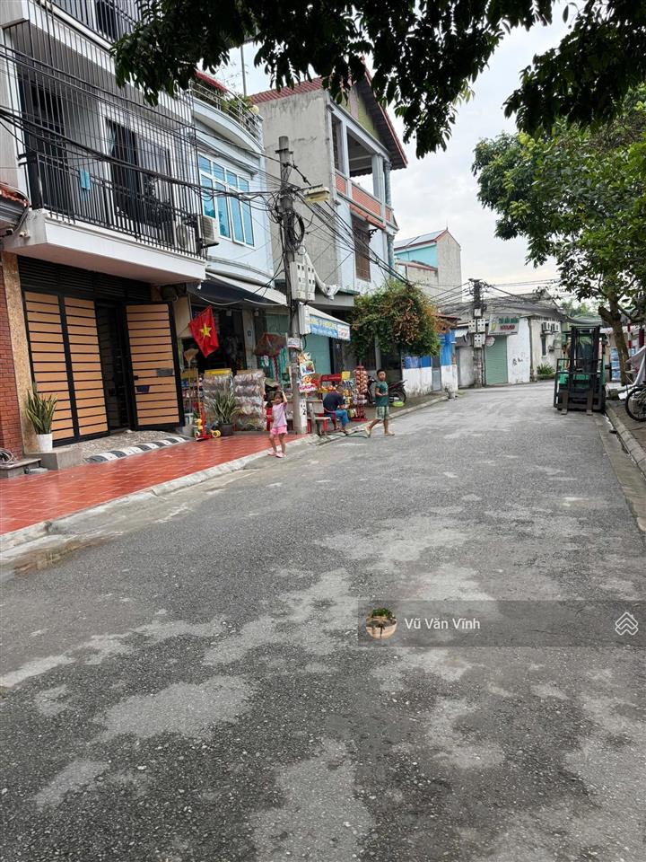 Bán đất siêu hiếm, vỉa hè, ô tô tránh, thạch bàn, cổ linh 33m2, mặt tiền 4m, giá chào 3.7 tỷ.