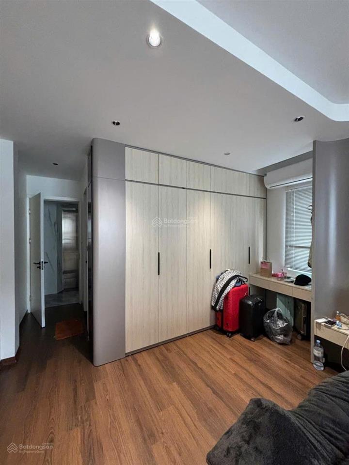 Bán nhà phố trạm, gara, thang máy, 50m2, 6 tầng, mặt tiền 4.2m, giá 12 tỷ