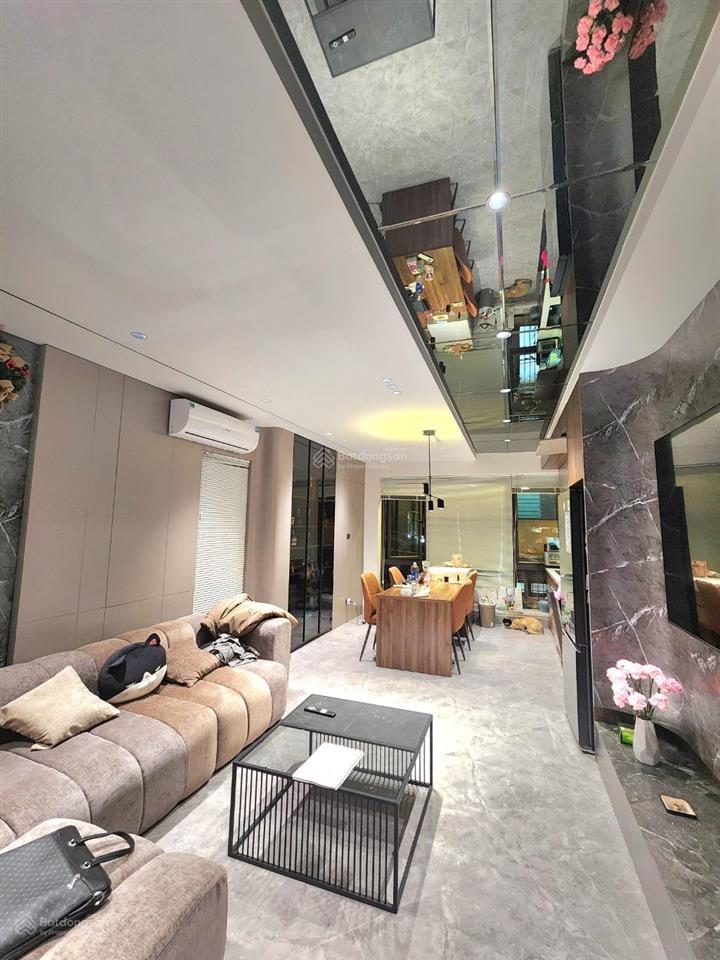 Bán nhà phố trạm, gara, thang máy, 50m2, 6 tầng, mặt tiền 4.2m, giá 12 tỷ