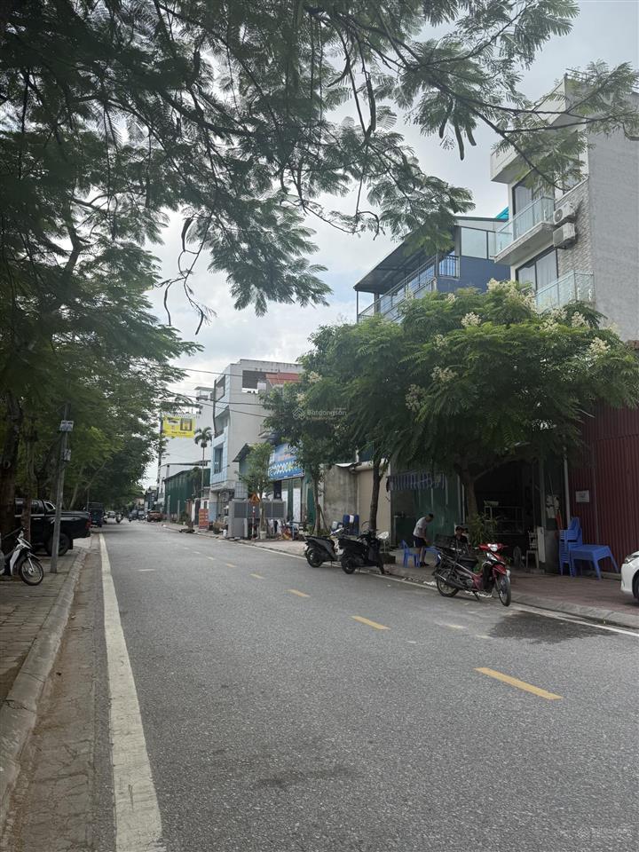 Bán đất mặt phố hoa động, vỉa hè rộng, kinh doanh, 81m2, mặt tiền 5.4m, giá nhỉnh 15 tỷ.
