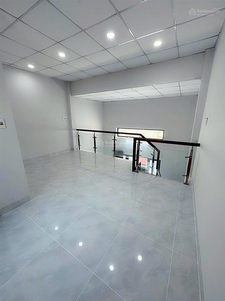 Chủ cần tiền gấp, để lại nhà 2 mặt thoángmới đẹp2 tầngcách chợ chỉ 3 phútsổ riêngchỉ 4,1 tỷ