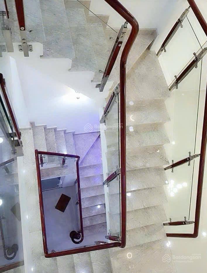 Hàng hiếm quận 2 2 mặt tiền thoánggần chợ, bệnh viện3tầng hoàn công đủsổ riêngtặng nội thất