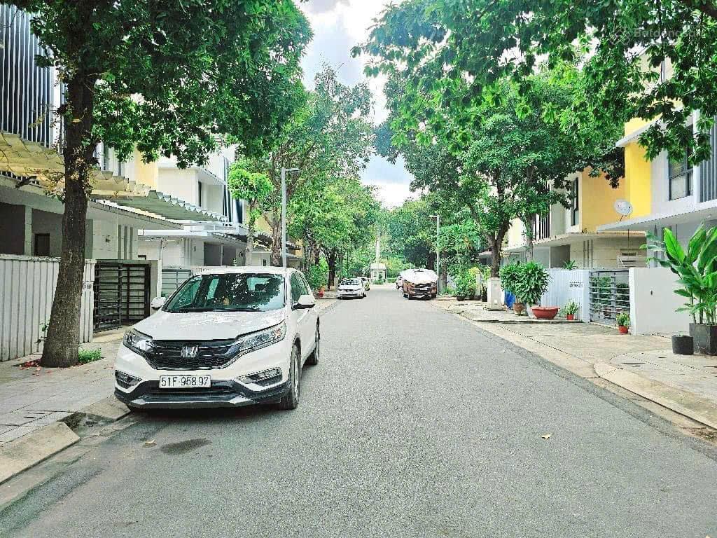 Hàng hiếm quận 2 2 mặt tiền thoánggần chợ, bệnh viện3tầng hoàn công đủsổ riêngtặng nội thất