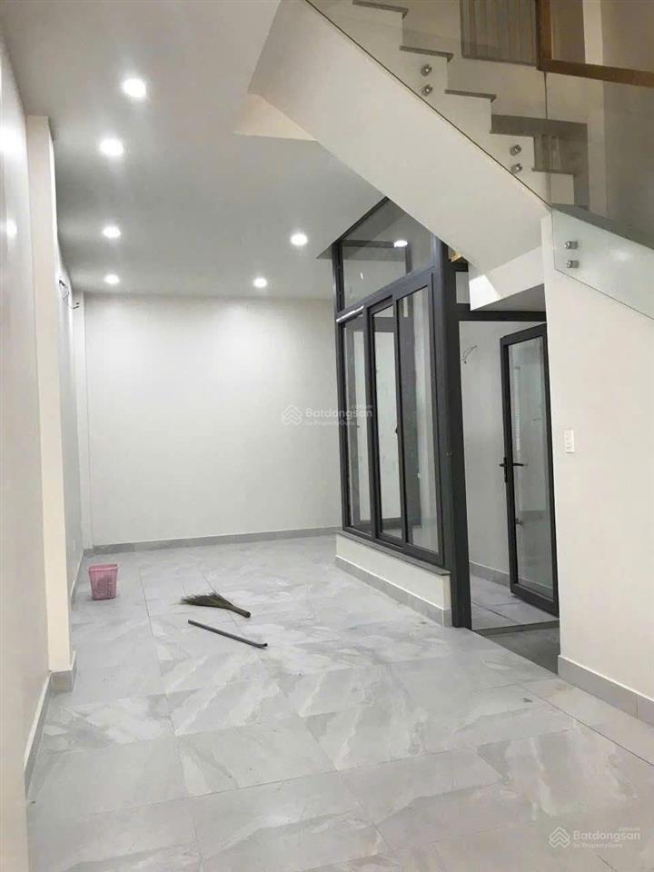 Hiếmnhà 2 mặt thoáng nằm nay chợ + bệnh viện ở quận 2sổ riênghoàn công đủ3 tầngphong thuỷ tốt