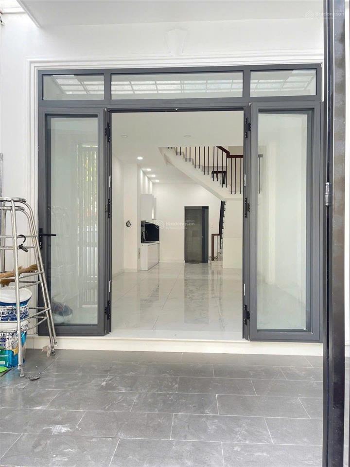 Hiếmnhà 2 mặt thoáng nằm nay chợ + bệnh viện ở quận 2sổ riênghoàn công đủ3 tầngphong thuỷ tốt