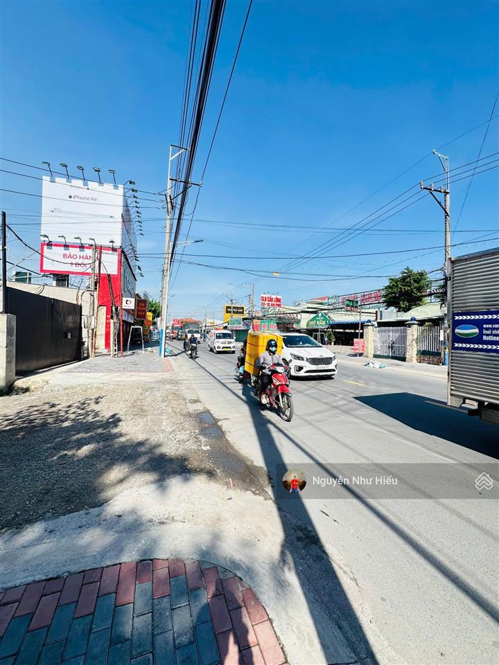 Bán đất tặng nhà mt đường 22 tháng 12, ngay ngã 6 an phú, p. an phú, tp. thuận an