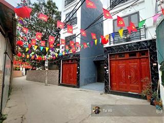 Đang cần bán nhanh căn nhà này mặt đường thông, rộng 6m, ô tô vào, xây đơn lập mỗi tầng 2 phòng ngủ