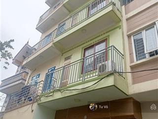 Nhà dân tự xây kiên cố cách ngã tư canh, đường 70 khoảng 500m, ngay quận nam từ liêm, ô tô đỗ gần