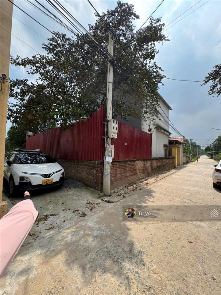 Tôi chính chủ bán lô đất này cách ngã tư gạch thị trấn khoảng 950m, ô tô vào đất, ra đường 82 200m