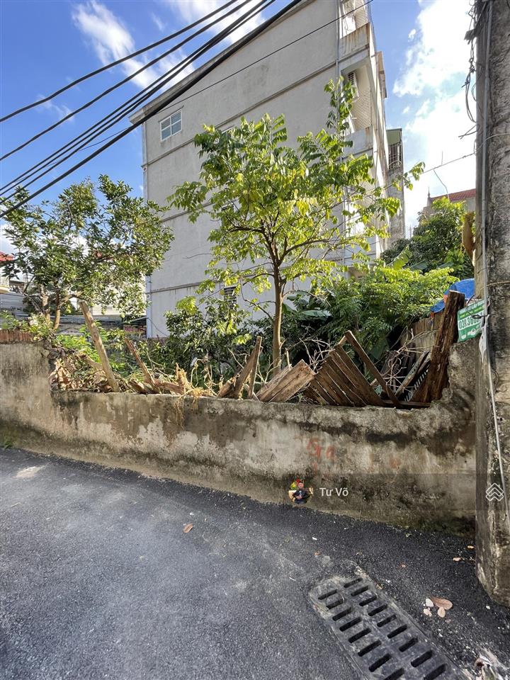 Đất mặt ngõ thông ,phố lai xá cách 150m ra đường ql32, 20m ra đường nhựa ô tô , khổ đất vuông vắn
