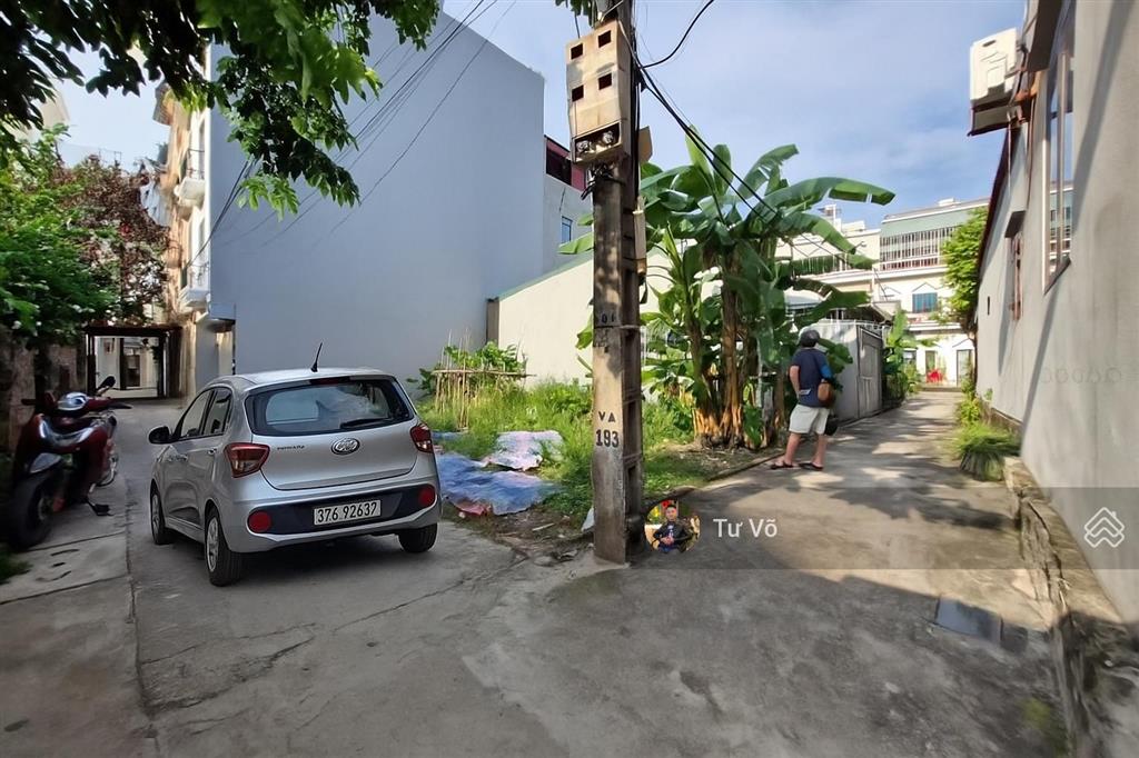 Đất thổ cư chính chủ, ngõ thông thoáng ô tô chạy qua, sát khu đô thị hinode,ra đường 32 khoảng 999m
