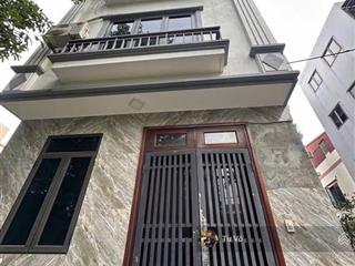 Căn nhà dân tự xây tâm huyết gần trịnh văn bô, mặt ngõ thoáng đãng, bãi gửi ô tô cách nhà đúng 20m