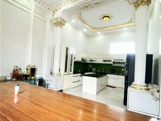 Bán gấp biệt thự sân vườn mặt tiền 5 tầng thang máy  800m2 cạnh q11  ngộp pank giá tl