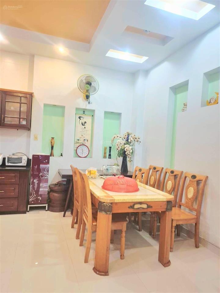 Bán nhà 1/ ở tân phú  hxt 6m thông 4 tầng 5.5x 17m