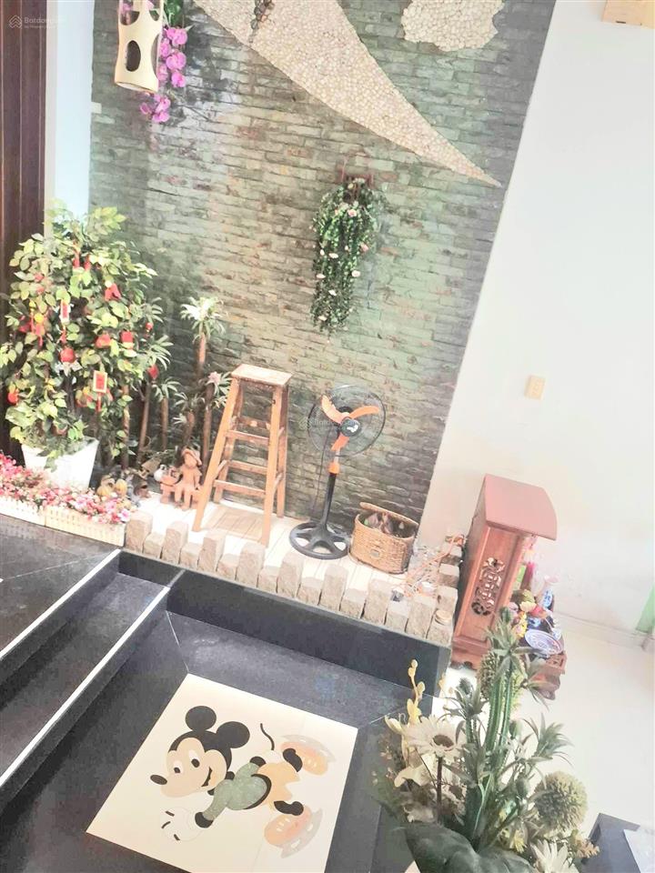 Bán nhà 1/ ở tân phú  hxt 6m thông 4 tầng 5.5x 17m