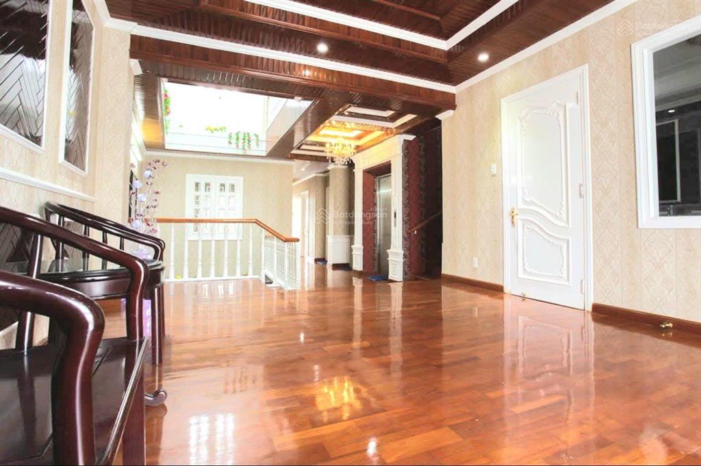 Bán biệt thự mặt tiền tân phú  5 tầng sang xịn mịn  8x 55m