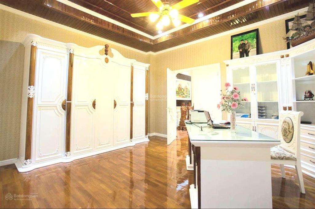 Bán biệt thự mặt tiền tân phú  5 tầng sang xịn mịn  8x 55m