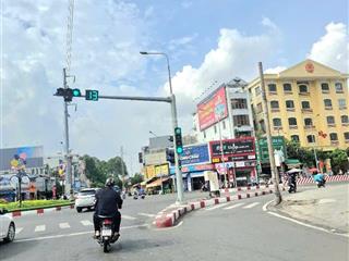 Quận 11 nhà 2 tầng ,hxt ngay mặt tiền ,lạc long quân , đầm sen  8x 20m bề thế