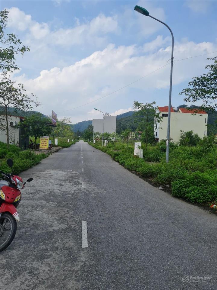 Bán đất kđt lạc phú 1  yên dũng, bắc giang. 99m2, mt 5m. đường 16m. giá 2,4 tỷ