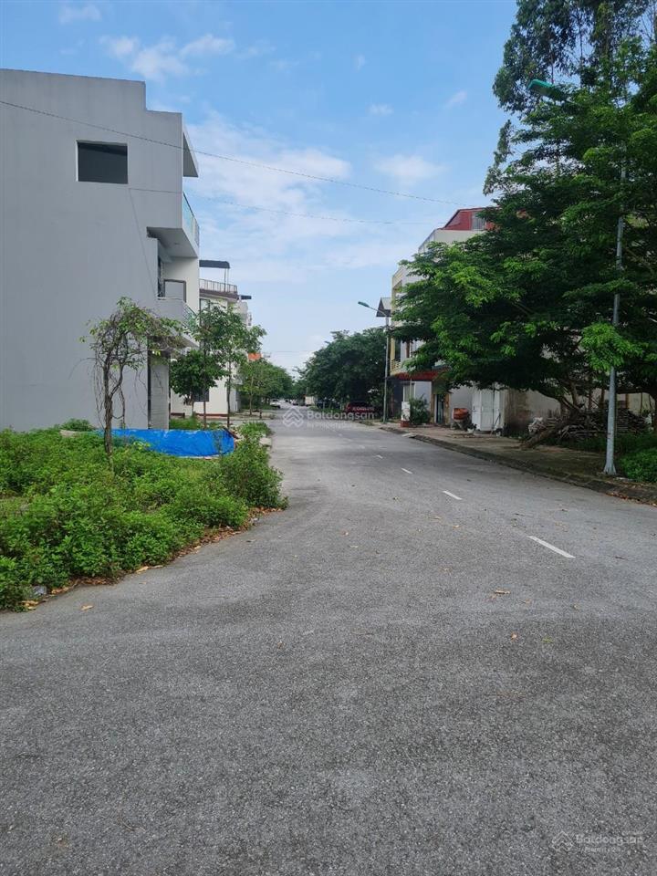 Bán đất kđt lạc phú 1  yên dũng, bắc giang. 99m2, mt 5m. đường 16m. giá 2,4 tỷ