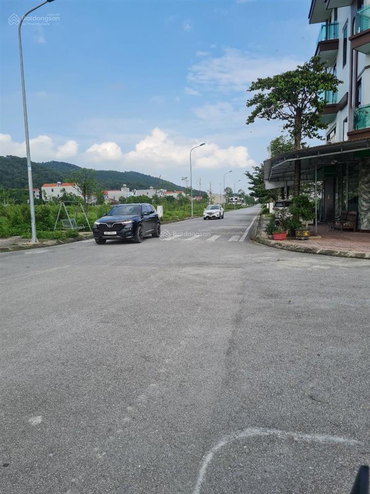 Bán đất kđt lạc phú 1  yên dũng, bắc giang. 99m2, mt 5m. đường 16m. giá 2,4 tỷ