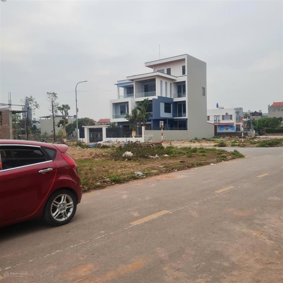 Bán đất trung tâm thị trấn đồi ngô, lục nam. 80m2 mt 5m. đường 15m. giá 3,4 tỷ