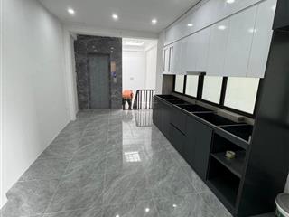 Láng 40m x 5 tầng thang máy. 10m ra ô tô  ngõ thông kinh doanh. giá 10 tỷ hơn.  0989 388 ***