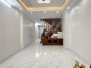 Tôn thất tùng 50m x 5 tầng. mt4.1m. nhà 2 thoáng ở luôn. giá 12 tỷ 8.  0989 388 ***