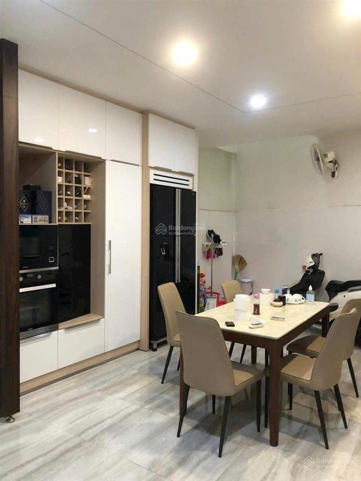 Bán nhà ngay đại học văn lang p13 bình thạnh, 4.5x20m, 4 tầng mới cứng. đối diện công viên
