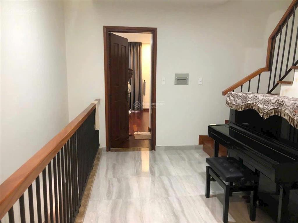 Bán nhà ngay đại học văn lang p13 bình thạnh, 4.5x20m, 4 tầng mới cứng. đối diện công viên