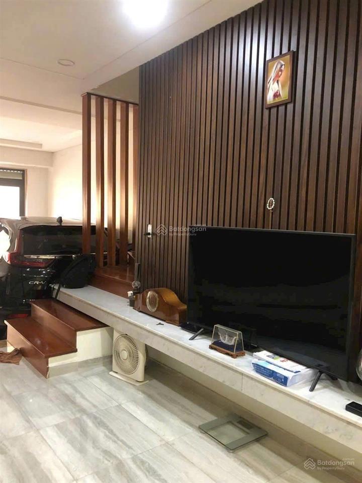Bán nhà ngay đại học văn lang p13 bình thạnh, 4.5x20m, 4 tầng mới cứng. đối diện công viên