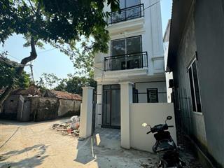 Nhà xây độc lập sân cổng riêng, dt 68m2 xây 3,5tầng tại đại thành, quốc oai. ôtô đỗ cửa.alo e giang