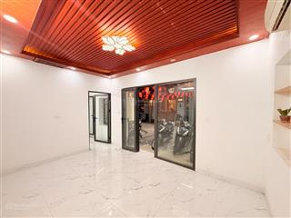 Nhà gía rẻ 3.75 tỷ khu đê la thành, kim mã  50m2 2 ngủ 1 wc  có sân để xe  ở luôn!