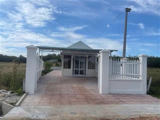 Bán gấp đất trung tâm 2256m2 có 200m2 tc có căn nhà hồ bơi siêu đẹp giá ngộp nặng 2tỷxx