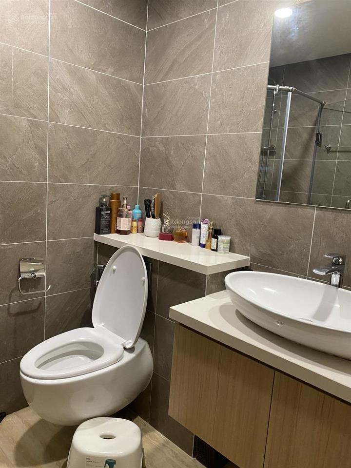 Sổ đỏ  chính chủ bán căn hộ 2pn, đầy đủ nội thất, tầng trung, view thoáng đẹp  giá 9.5 tỷ